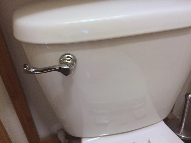 DIY Toilet Handle Replacement: This is the brand new handle after being replaced.