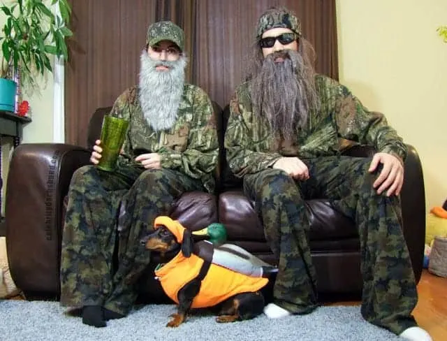 Duck Dynasty costumes with dog.