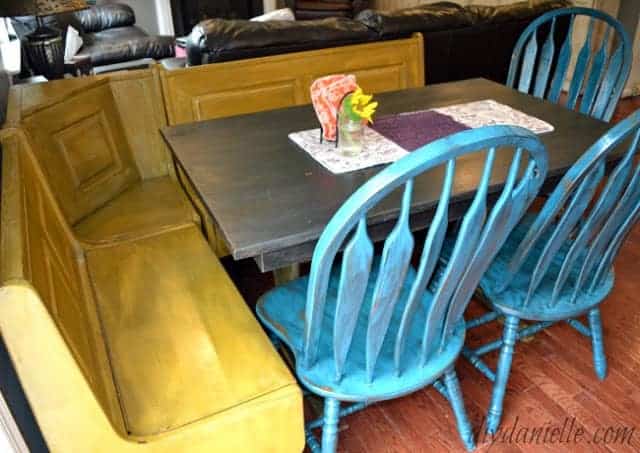 Colorful Farmhouse Style Kitchen Table Flip!