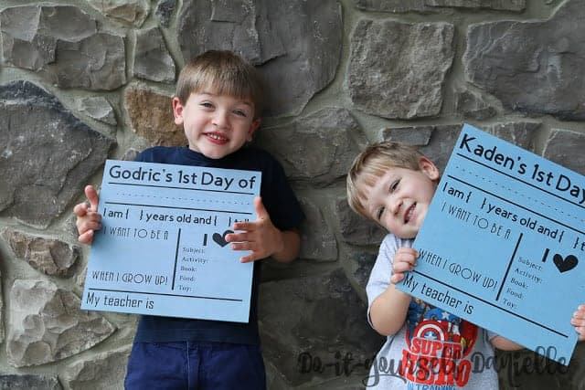 How to make back to school photo signs.