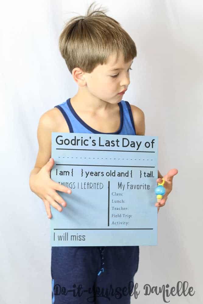 How to Make Reversible First and Last Day of School Chalkboard Signs!