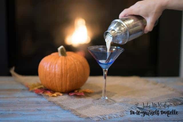 Pouring the pumpkin spice chata cocktail.