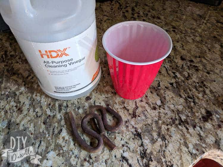 Vinegar and water in a cup to remove rust.