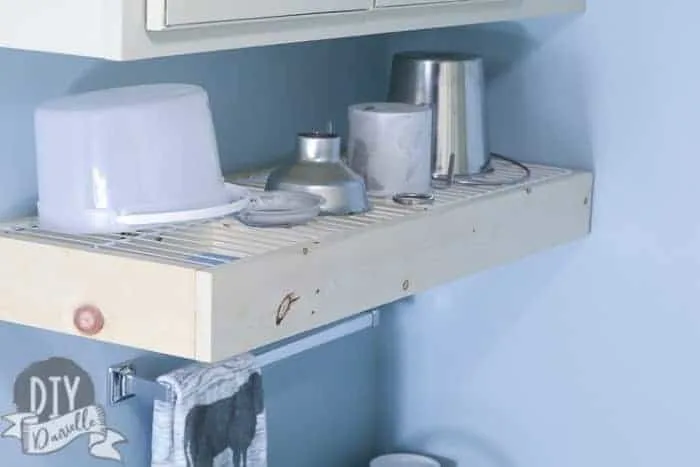Dish drying rack mounted on wall