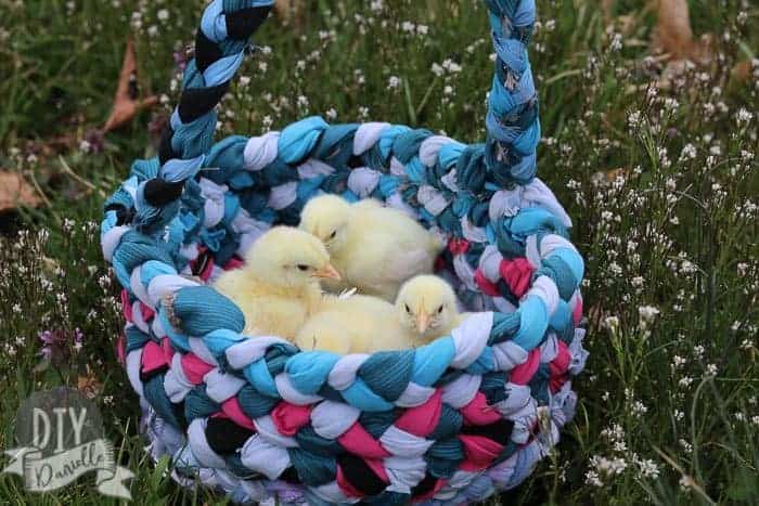 How to sew an Easter Basket: DIY Easter basket handsewn from upcycled fabric. Four yellow chicks inside the basket.