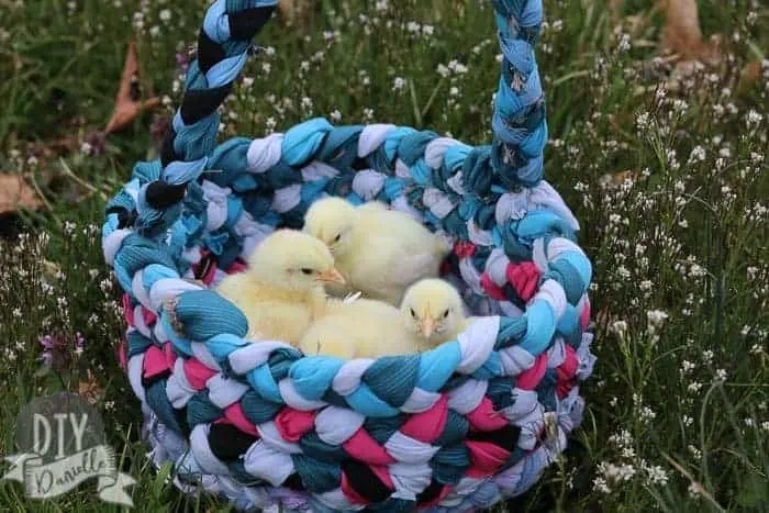How to sew an Easter Basket: DIY Easter basket handsewn from upcycled fabric. Four yellow chicks inside the basket.