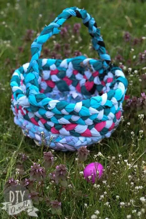 This DIY Easter Basket is free to make, easy to sew by hand, and ecofriendly because it uses upcycled materials.