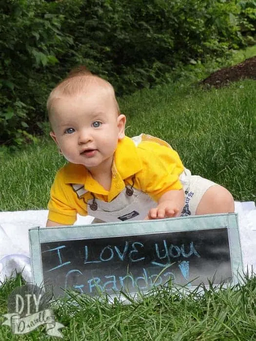 "I love you Grandpa" photo: DIY banner and DIY baby photos to give to Grandpa for a Father's Day gift.