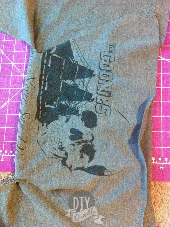 front of t-shirt acts as the back of the diaper so you see the design on the baby's bum
