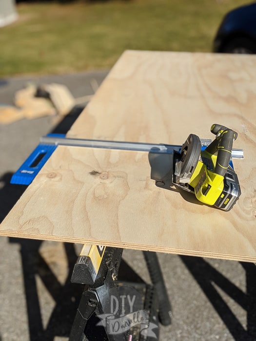 Kreg Rip Cut tool to help cut 20" shelves with circular saw.