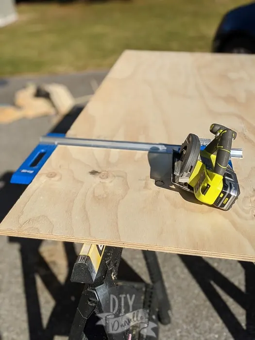 Kreg Rip Cut tool to help cut 20" shelves with circular saw.