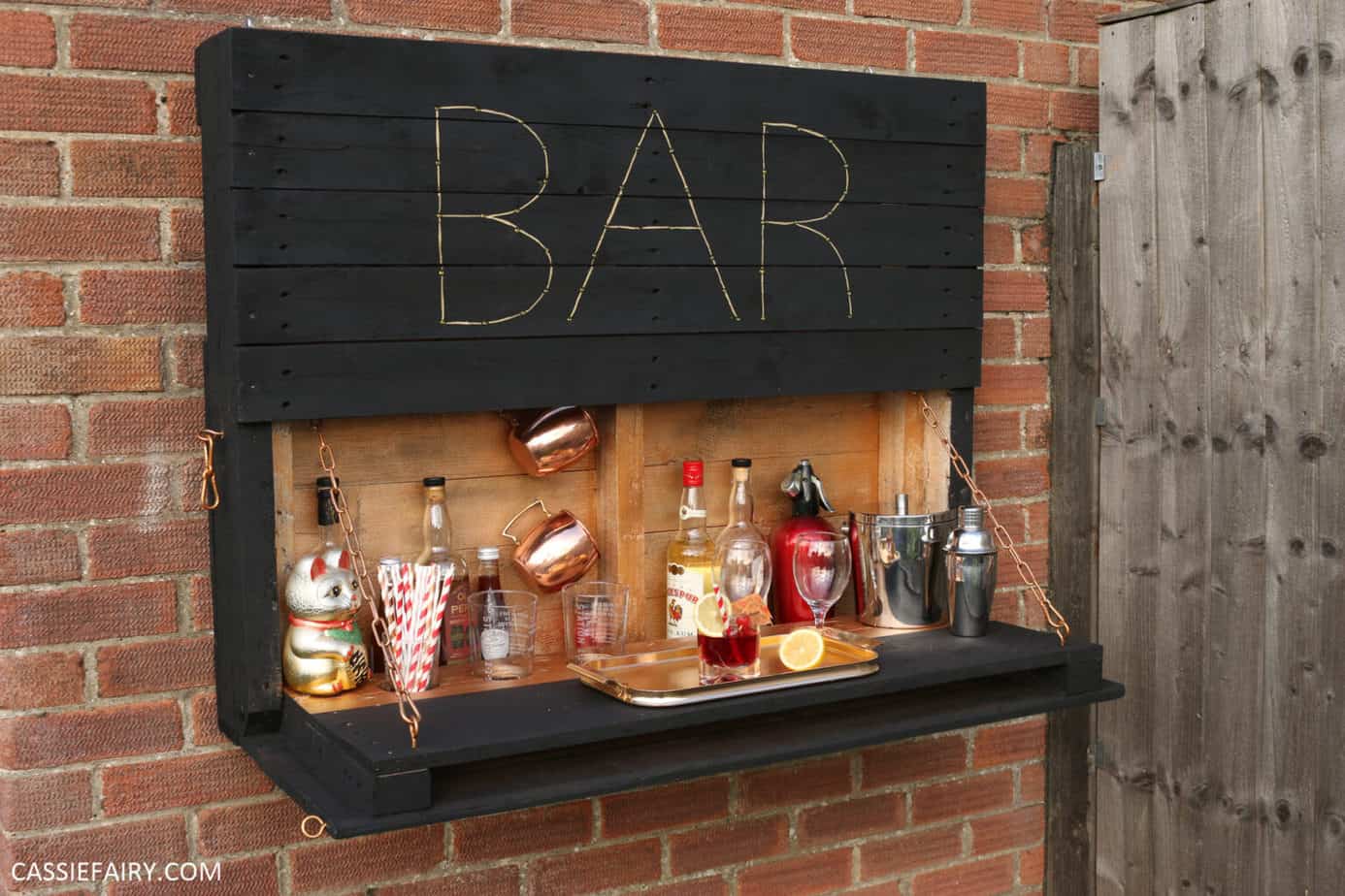 20 Super Cool DIY Outdoor Bar Projects To Create