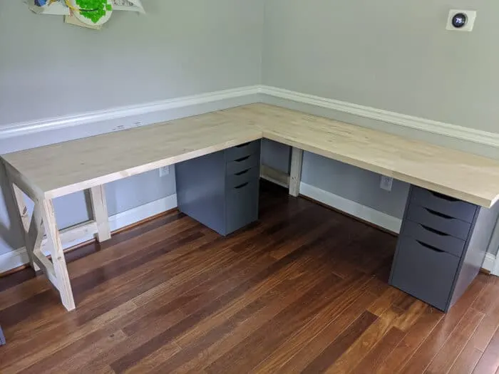 Corner Desk With A Farmhouse Style, How To Build A Corner Desk With Drawers