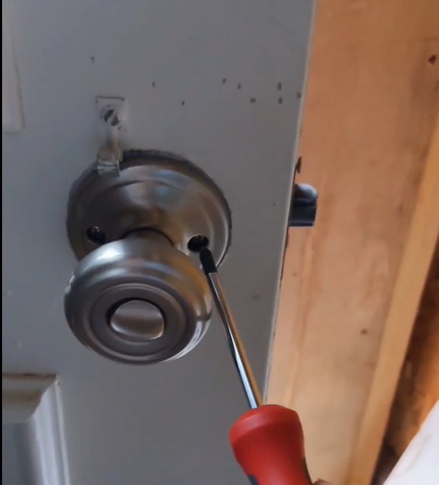 removing old door knob on exterior door