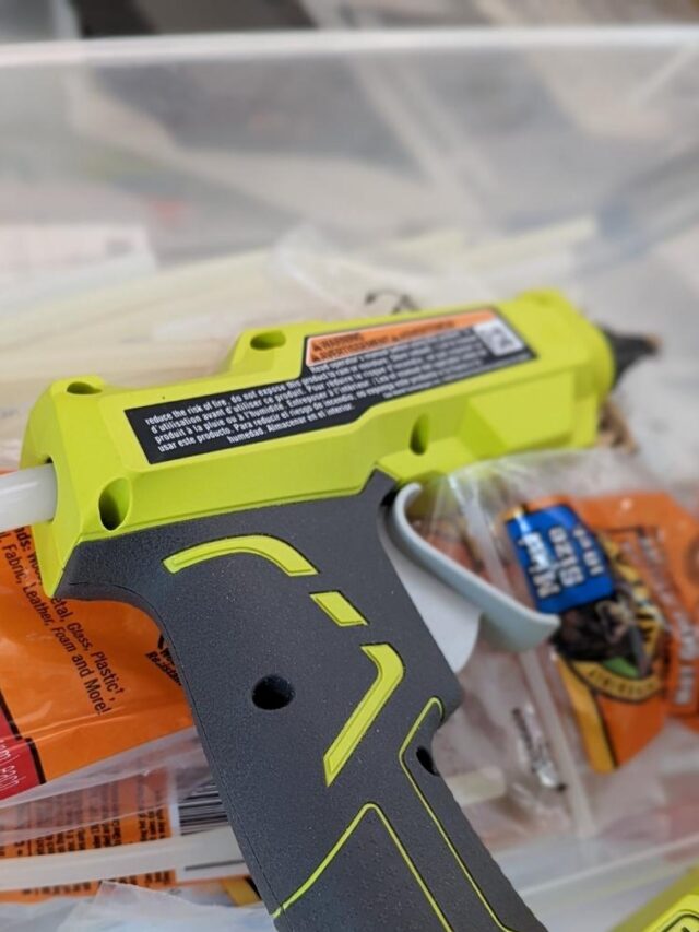 cropped-glue-gun.jpg