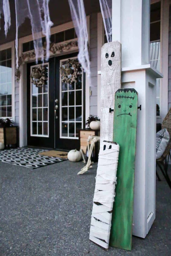 23 DIY Outdoor Halloween Decorations to Haunt Your Yard!
